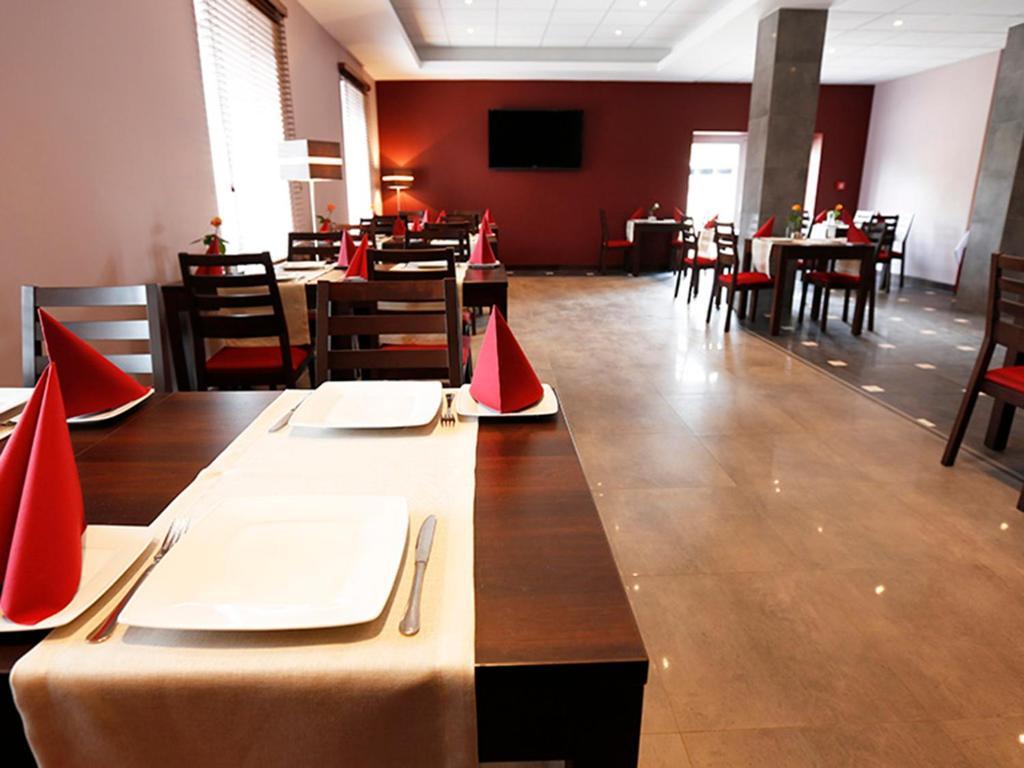 Hotel Otolinski Płock エクステリア 写真